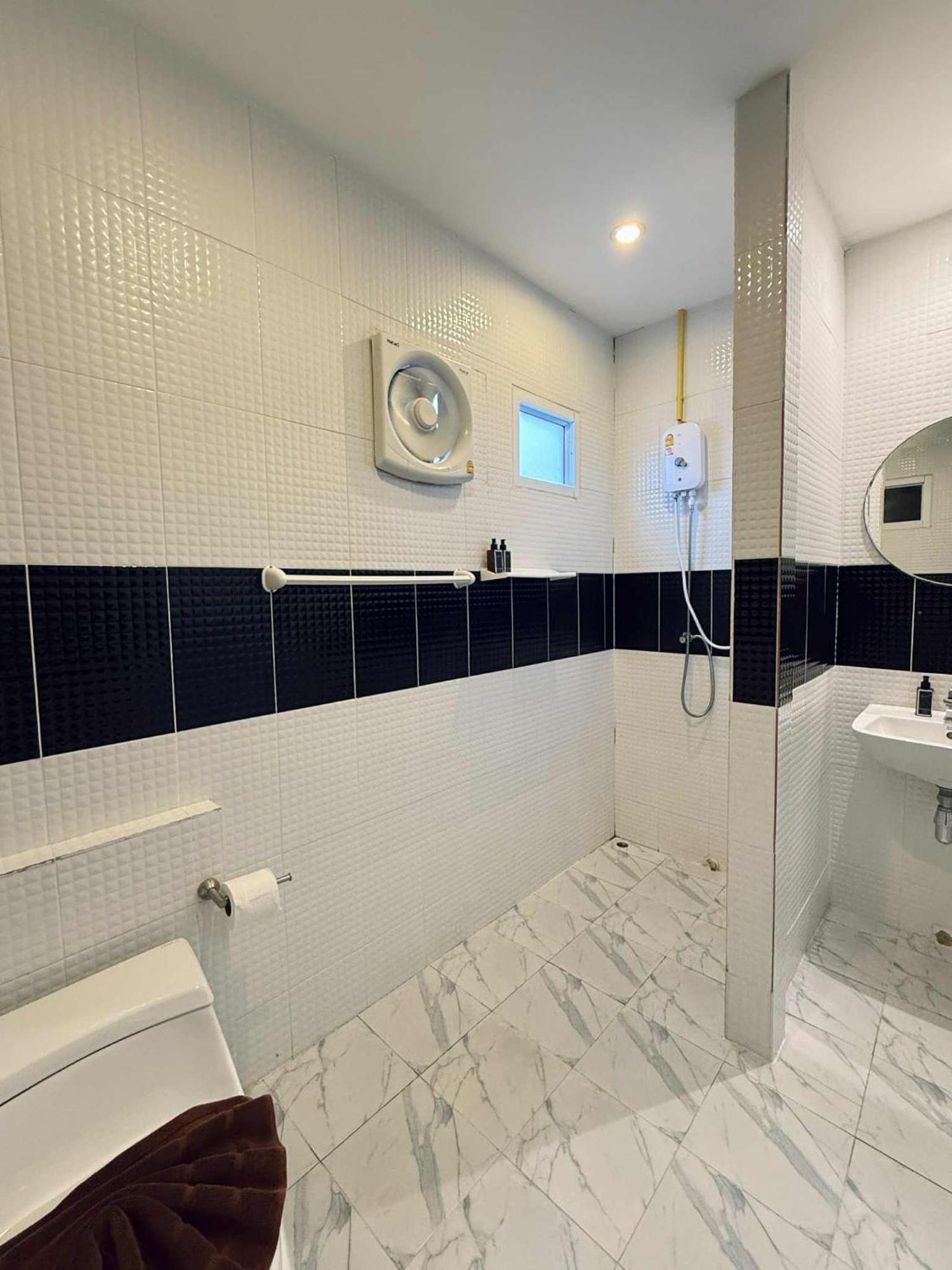 Haus (500 M²), 12 Schlafzimmer Und 12 Eigene Badezimmer In Bo Phut Hotel 3*